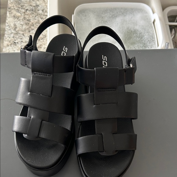 🙌Soda Black Strappy Platform Sandals - Picture 5 of 8